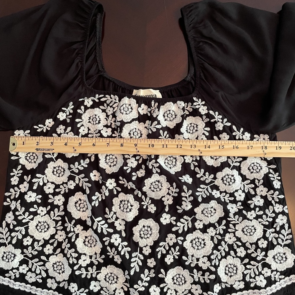 Savanna Jane Floral Embroidered Blouse Black Sz S Boho Western Eyelet Scalloped - Picture 8 of 9
